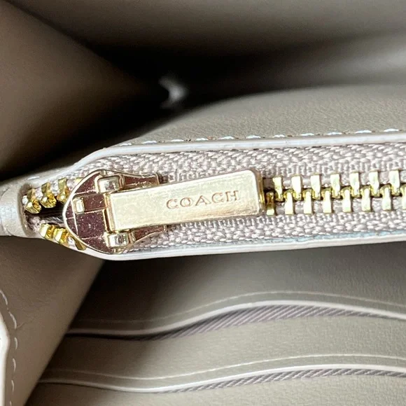 Coach Wallet🎈🎈 - Picture 6 of 9